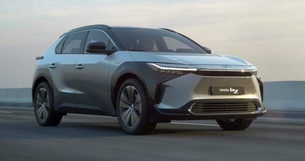 Toyota bZ4X — новый электрокроссовер на солнечных батареях